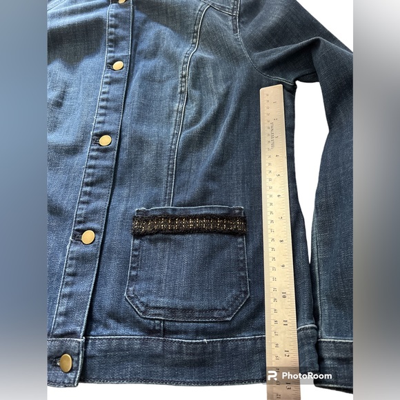 CHICO EUC Denim Jacket with metal button closure 2 front flat pockets SZ medium - Picture 5 of 7